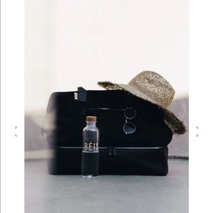 Beis Weekender bag in black